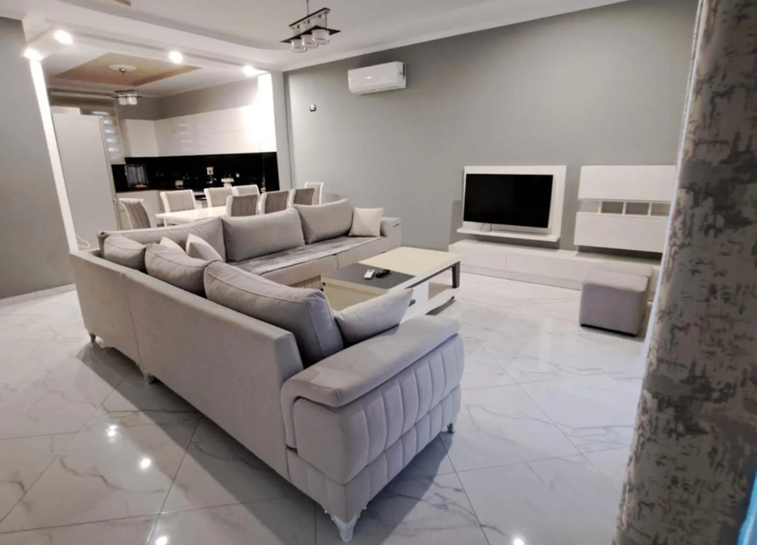Gili & Delo Luxury Apartments Valjiosi 0*,  ألبانيا